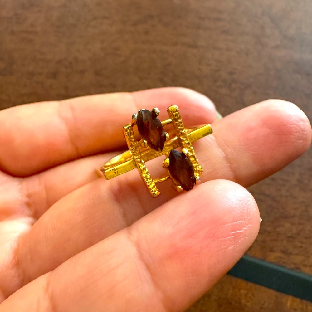 Elegant Gold and Brown Women's Ring